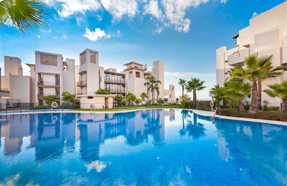 Bahia De La Plata Luxury Apartments Estepona Eksteriør bilde